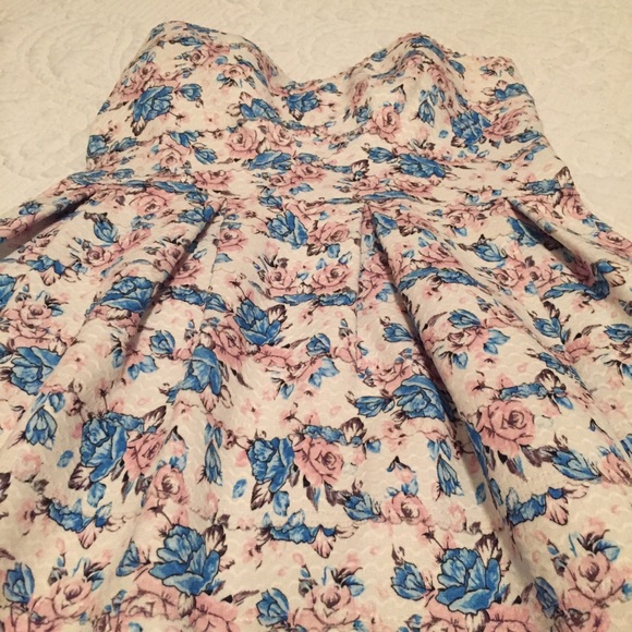 HOST PICK 🌈 ANTHROPOLOGIE STRAPLESS DRESS - Picture 5 of 7